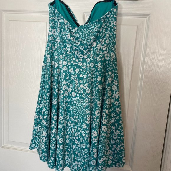 Strapless Blue and White Floral Dress Urban Outfitters - Picture 4 of 6